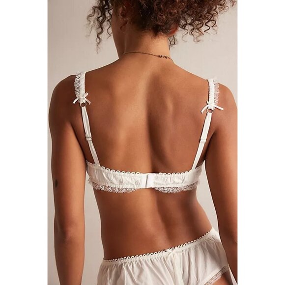 For Love & Lemons Venetia Thong in Vintage Cream - Picture 3 of 5